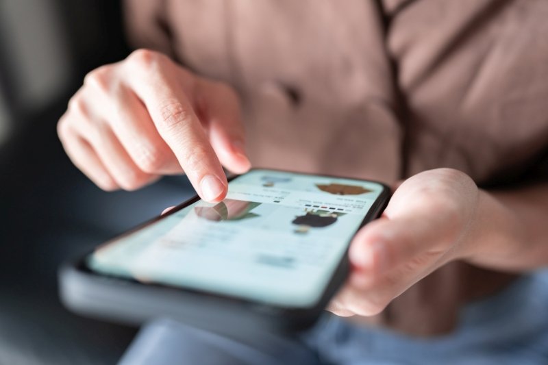Less than 15% of customers are entering a second online order